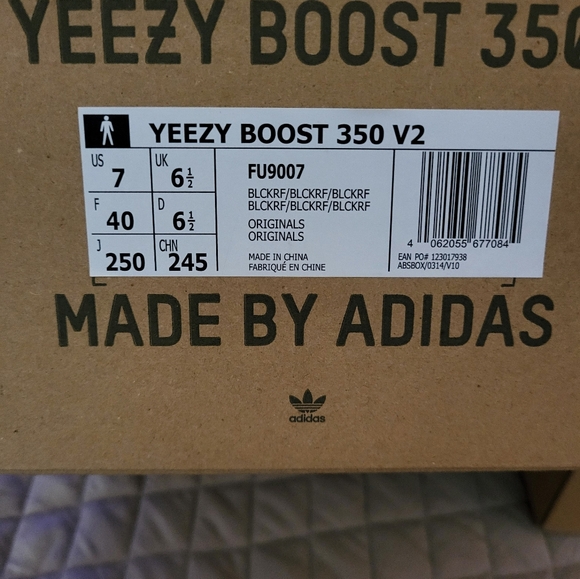 100%authentic YEEZY BOOST 350 7 Black( Reflective ) Brand New - Picture 10 of 14